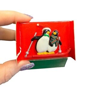 Avon “Hit the slopes “ penguin pin NIB vintage 1990